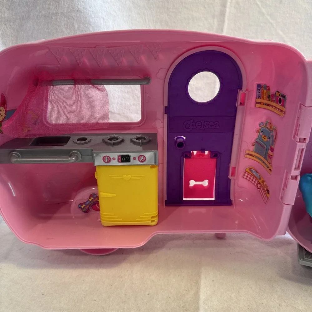 Chelsea Pink Camper/RV Vehicle Playset Opens Bunk Beds Kitchen 6in Doll Bundle